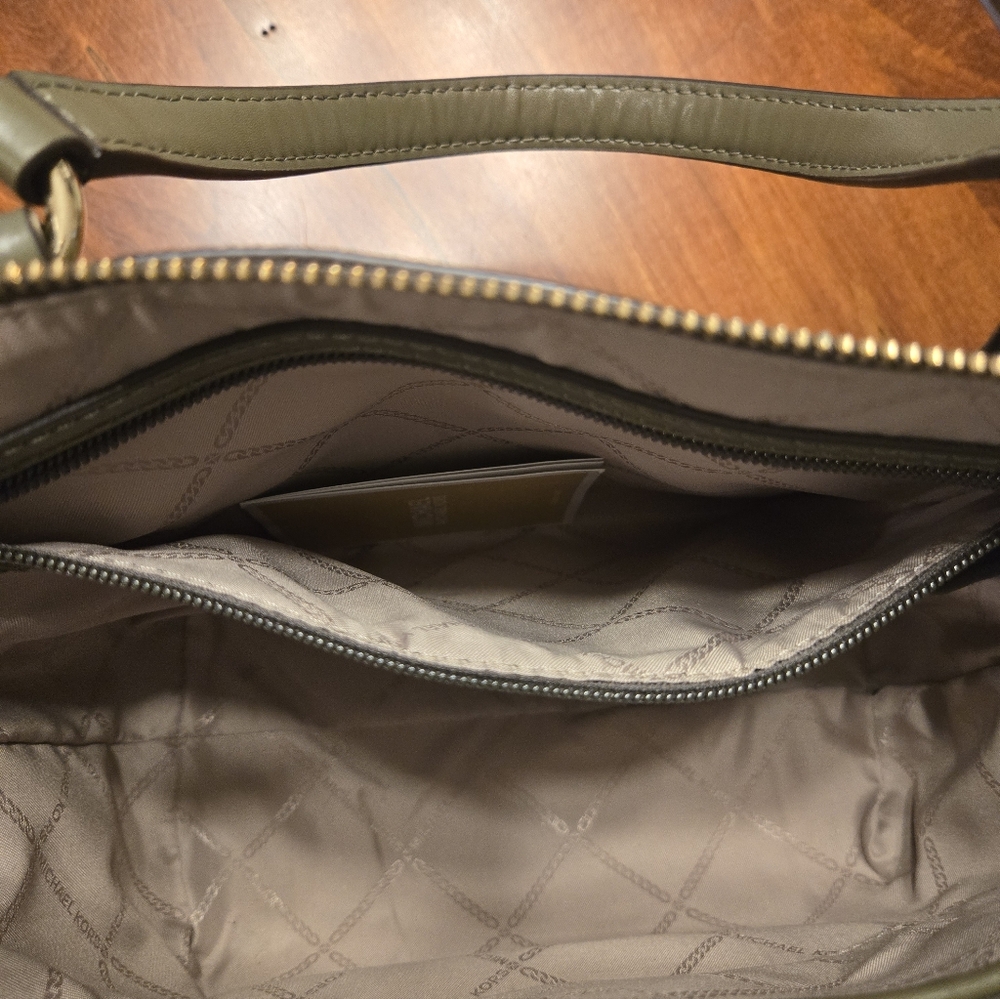 Michael Kors Olive Green Signature Tote Bag With Matching Phone Wallet - Picture 11 of 13